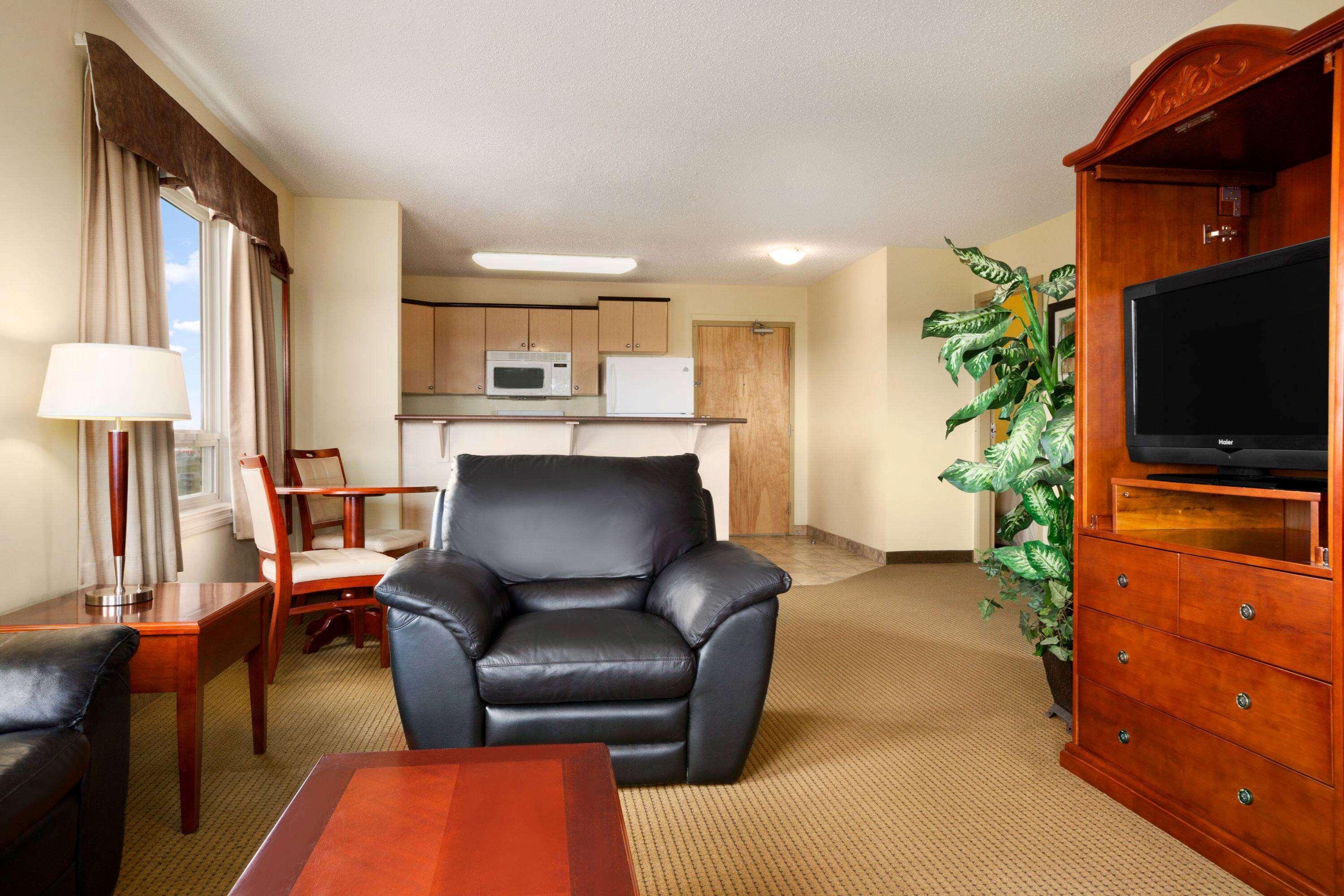 Days Inn By Wyndham Bonnyville Экстерьер фото